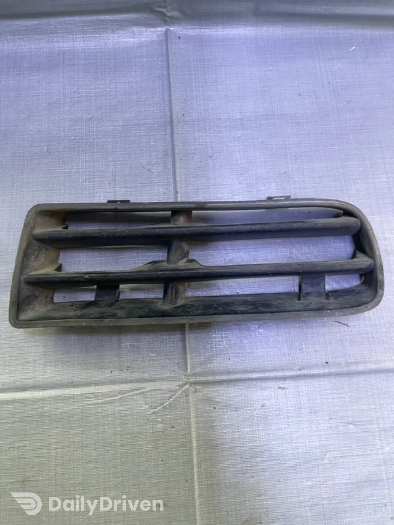 Grilă bară - Parte montare: Dreapta față - Volkswagen Golf 4 generation [1997 - 2006] Hatchback 5-doors