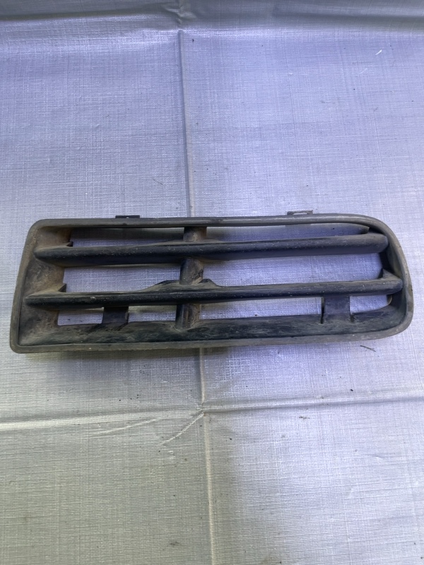 Grilă bară - Parte montare: Dreapta față - Volkswagen Golf 4 generation [1997 - 2006] Hatchback 5-doors