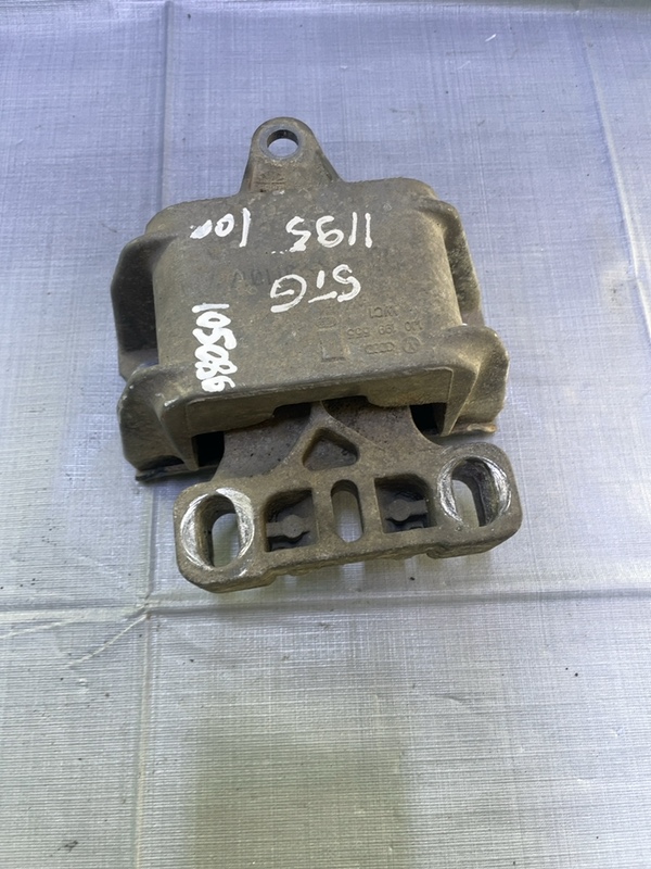 Suport motor - Parte montare: Stânga - Volkswagen Golf 4 generation [1997 - 2006] wagon 1.9 TDI MT (90 hp)