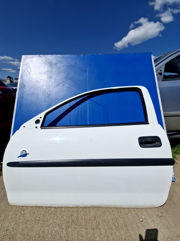 Ușă față - Culoare: Alb, Parte montare: Stânga, Varianta: Hatchback - Opel Corsa B [1993 - 2000] Hatchback 3-doors 1.2i MT (45 hp)