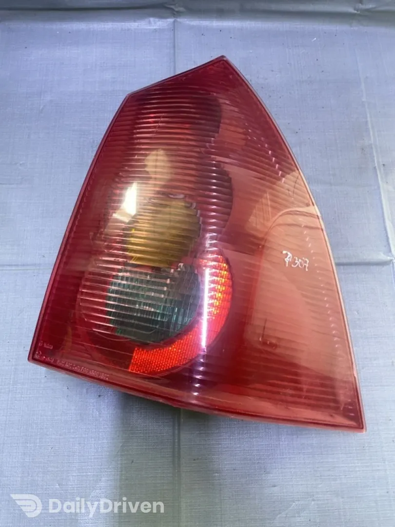 Lampă spate - Parte montare: Dreapta spate, Varianta: Wagon 5 uși - Peugeot 307 1 generation [2001 - 2005]