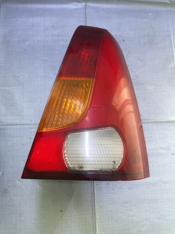 Lampă spate - Parte montare: Dreapta spate, Varianta: Sedan - Dacia Logan 1 generation [2004 - 2008] Sedan 1.6 MT (90 hp)