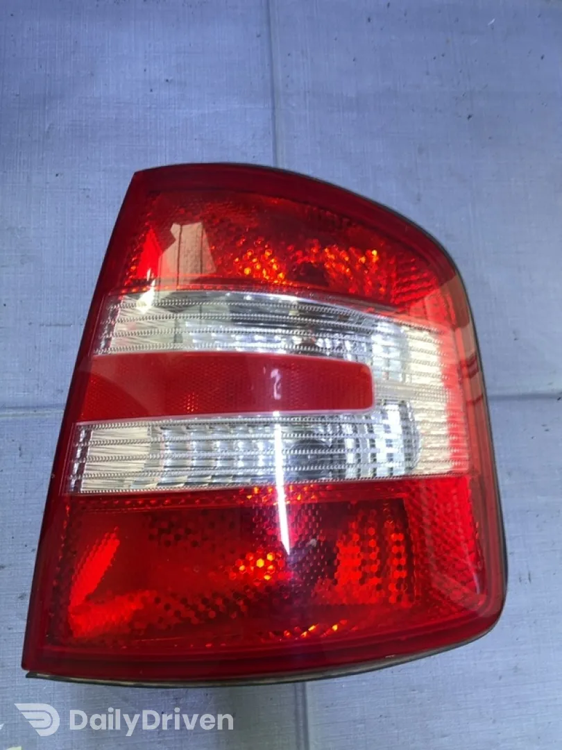 Lampă spate - Parte montare: Dreapta spate, Varianta: Wagon 5 uși - Skoda Fabia 1 generation [restyling] [2004 - 2007] wagon 5 doors 1.2 MT (64 hp)