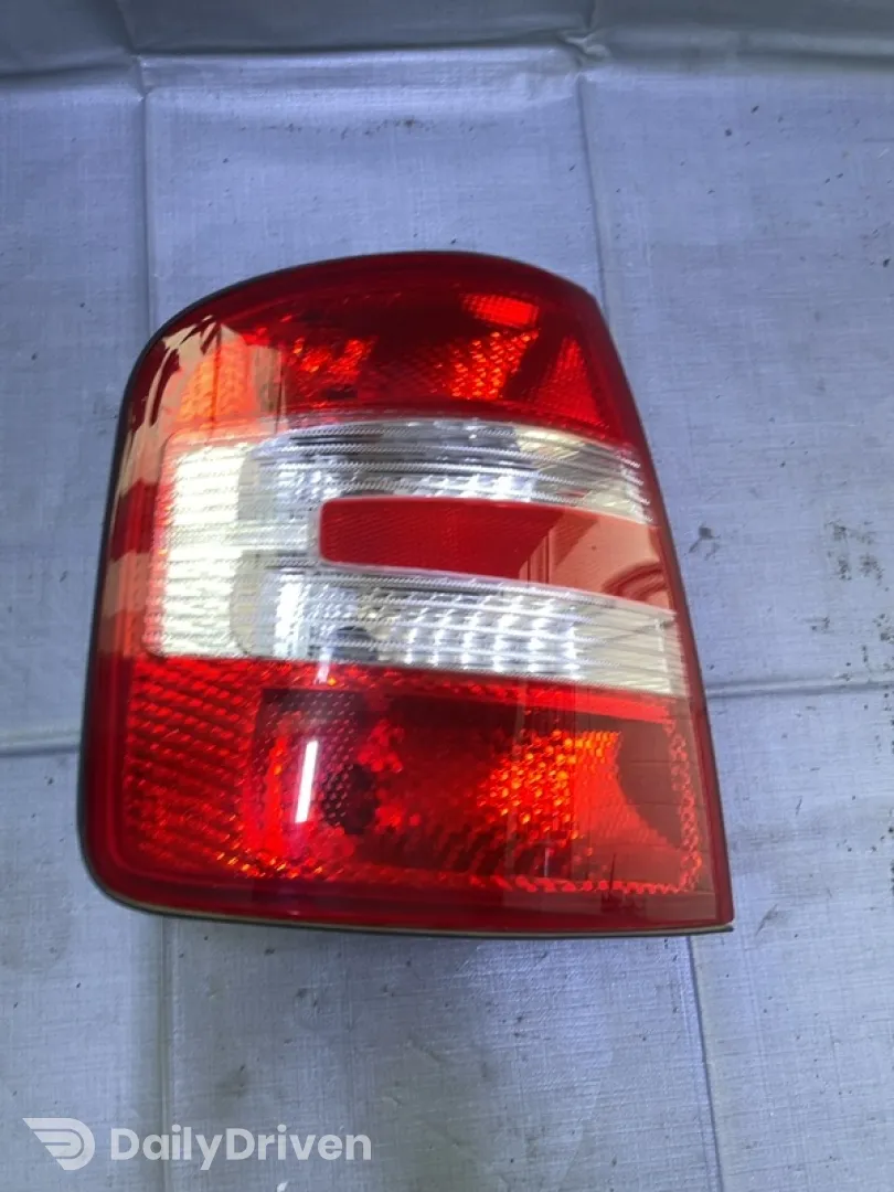 Lampă spate - Parte montare: Stânga spate, Varianta: Wagon 5 uși - Skoda Fabia 1 generation [restyling] [2004 - 2007] wagon 5 doors 1.2 MT (64 hp)