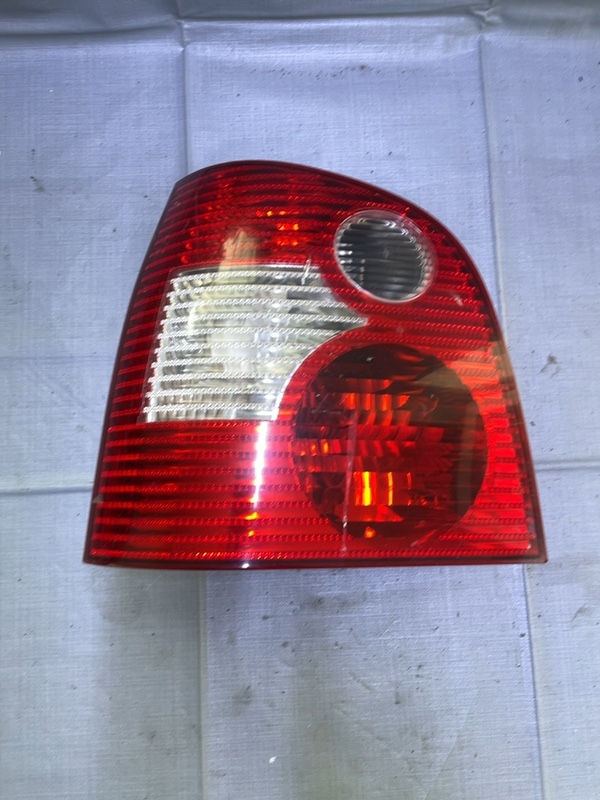 Lampă spate - Parte montare: Stânga spate, Varianta: Hatchback - Volkswagen Polo 4 generation [2001 - 2005] Hatchback 5-doors 1.4 16V MT (75 hp)