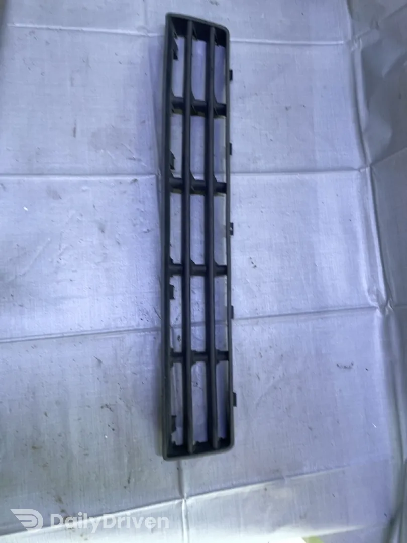 Grilă bară - Parte montare: Central - Volkswagen Golf 4 generation [1997 - 2006]