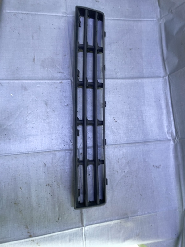 Grilă bară - Parte montare: Central - Volkswagen Golf 4 generation [1997 - 2006]