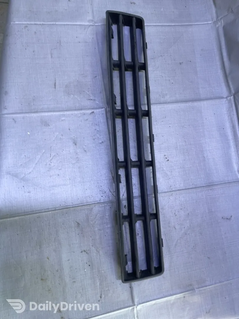 Grilă bară - Parte montare: Central - Volkswagen Golf 4 generation [1997 - 2006]