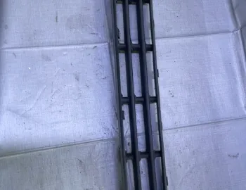 Grilă bară - Parte montare: Central - Volkswagen Golf 4 generation [1997 - 2006]
