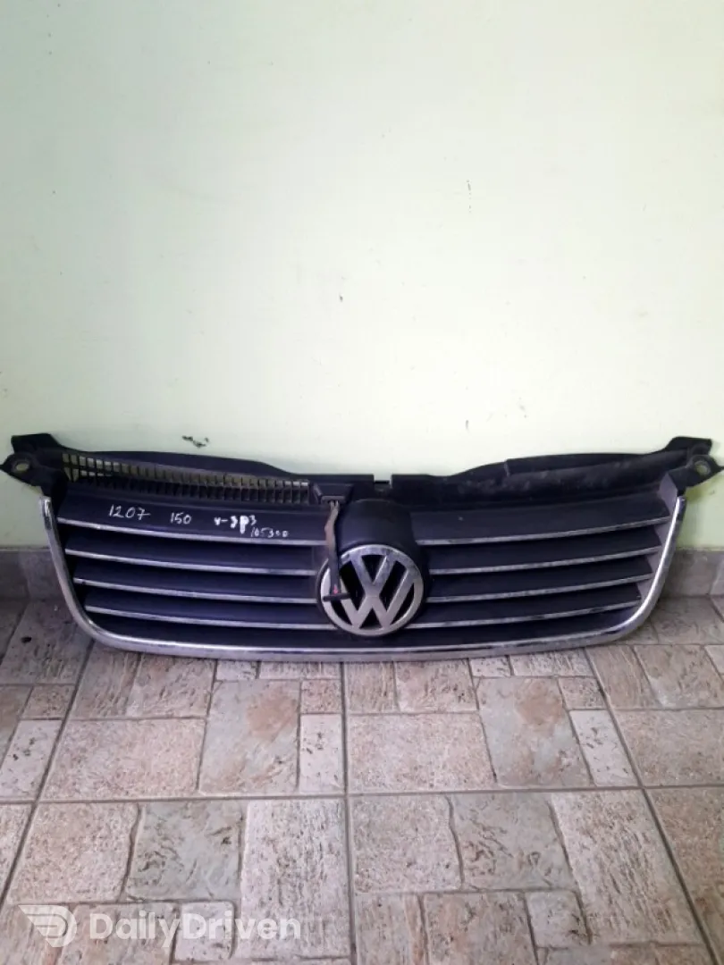 Grilă radiator - Volkswagen Passat B5+ [restyling] [2000 - 2005] Sedan 1.6 MT (102 hp)