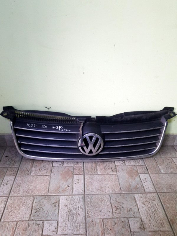 Grilă radiator - Volkswagen Passat B5+ [restyling] [2000 - 2005] Sedan 1.6 MT (102 hp)