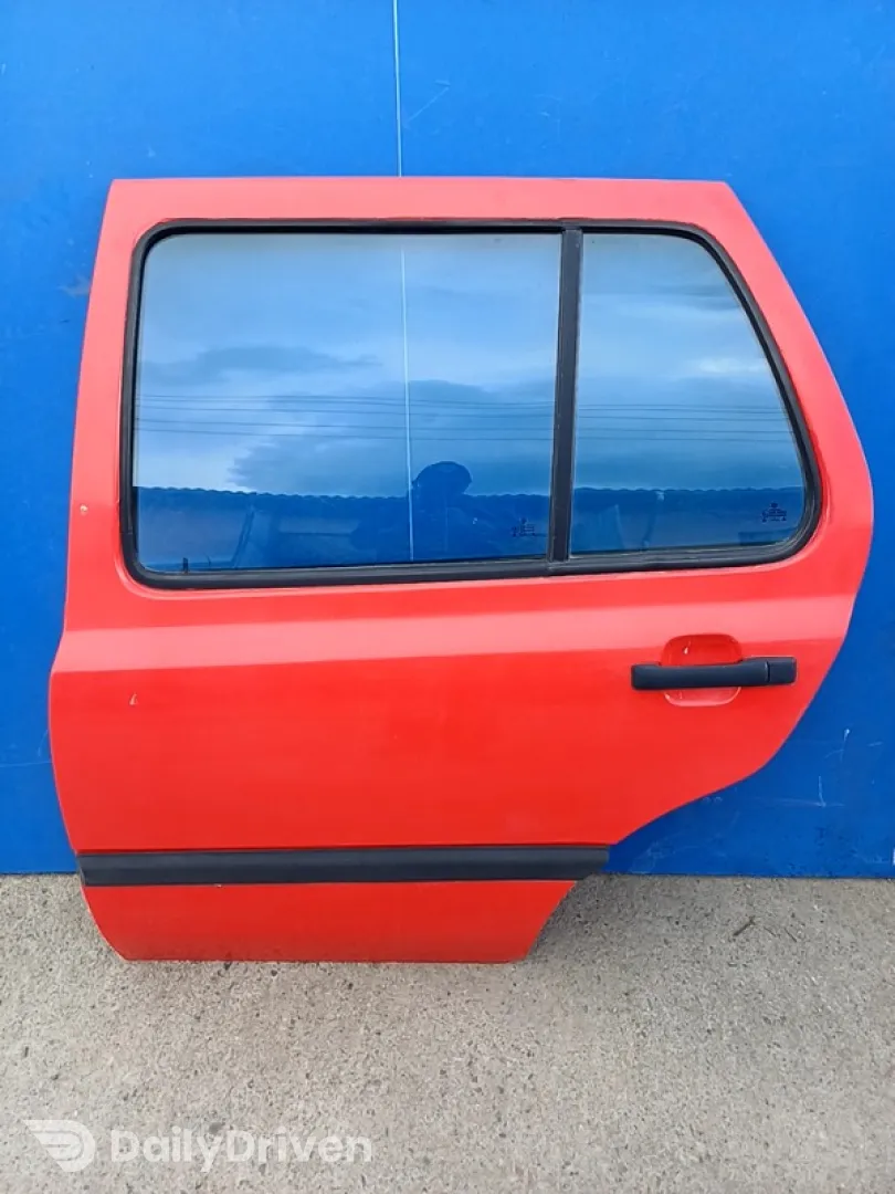 Ușă spate - Culoare: Roșu, Parte montare: Stânga, Varianta: Hatchback - Volkswagen Golf 3 generation [1991 - 1998] Hatchback 5-doors 1.4 5MT (60 hp)