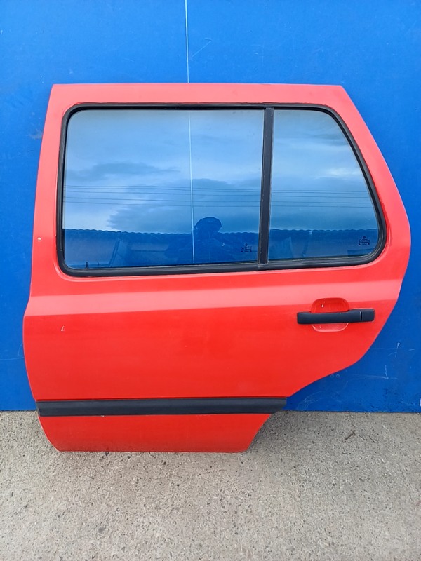 Ușă spate - Culoare: Roșu, Parte montare: Stânga, Varianta: Hatchback - Volkswagen Golf 3 generation [1991 - 1998] Hatchback 5-doors 1.4 5MT (60 hp)