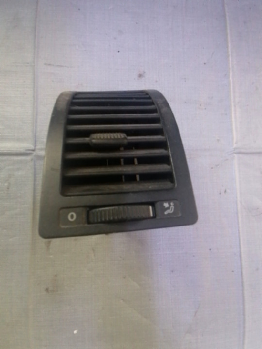 Guri ventilație - Parte montare: Stânga - Volkswagen Polo 4 generation [2001 - 2005] Hatchback 5-doors 1.4 16V MT (75 hp)