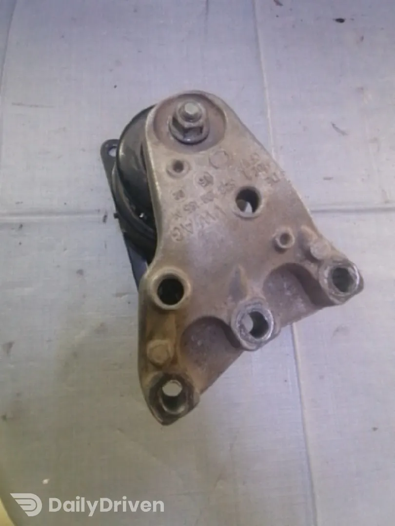 Suport cutie viteze - Volkswagen Polo 4 generation [2001 - 2005] Hatchback 5-doors 1.4 16V MT (75 hp)