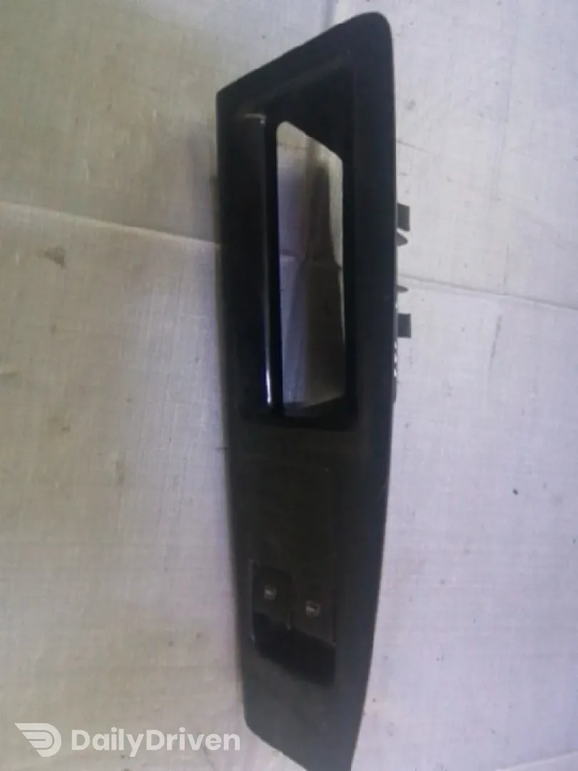 Buton ridicare geam - Parte montare: Stânga - Volkswagen Polo 4 generation [2001 - 2005] Hatchback 5-doors 1.4 16V MT (75 hp)