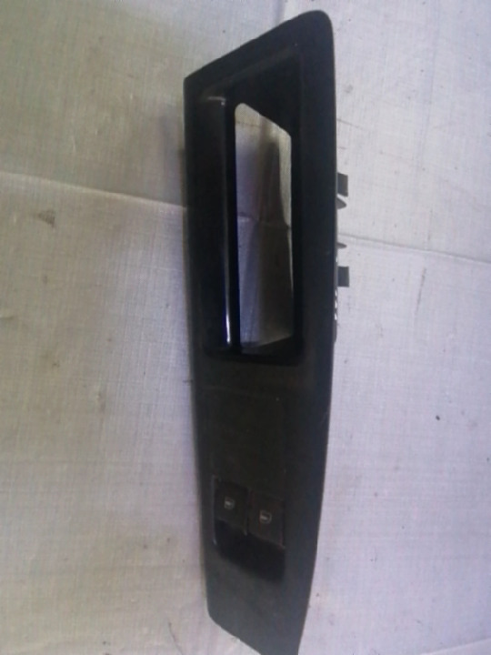 Buton ridicare geam - Parte montare: Stânga - Volkswagen Polo 4 generation [2001 - 2005] Hatchback 5-doors 1.4 16V MT (75 hp)