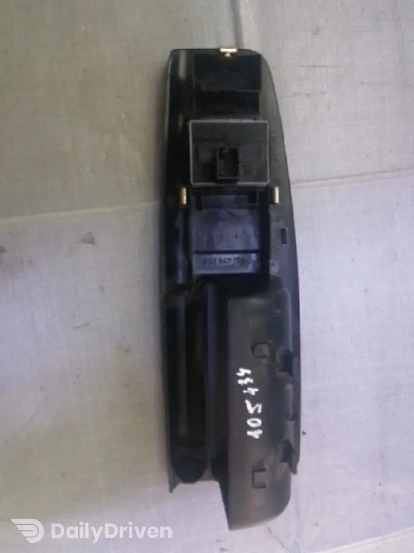 Buton ridicare geam - Parte montare: Stânga - Volkswagen Polo 4 generation [2001 - 2005] Hatchback 5-doors 1.4 16V MT (75 hp)