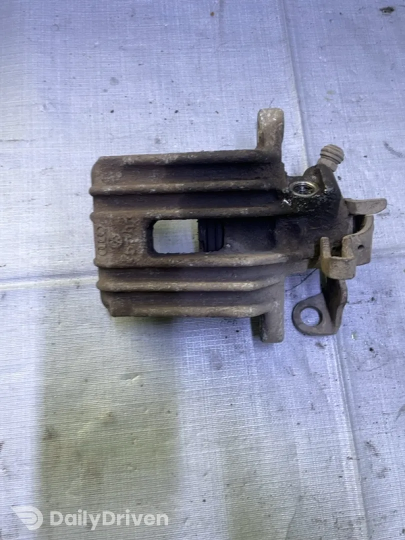 Etrier spate - Parte montare: Stânga spate - Volkswagen Polo 4 generation [2001 - 2005] Hatchback 5-doors 1.4 16V MT (75 hp)