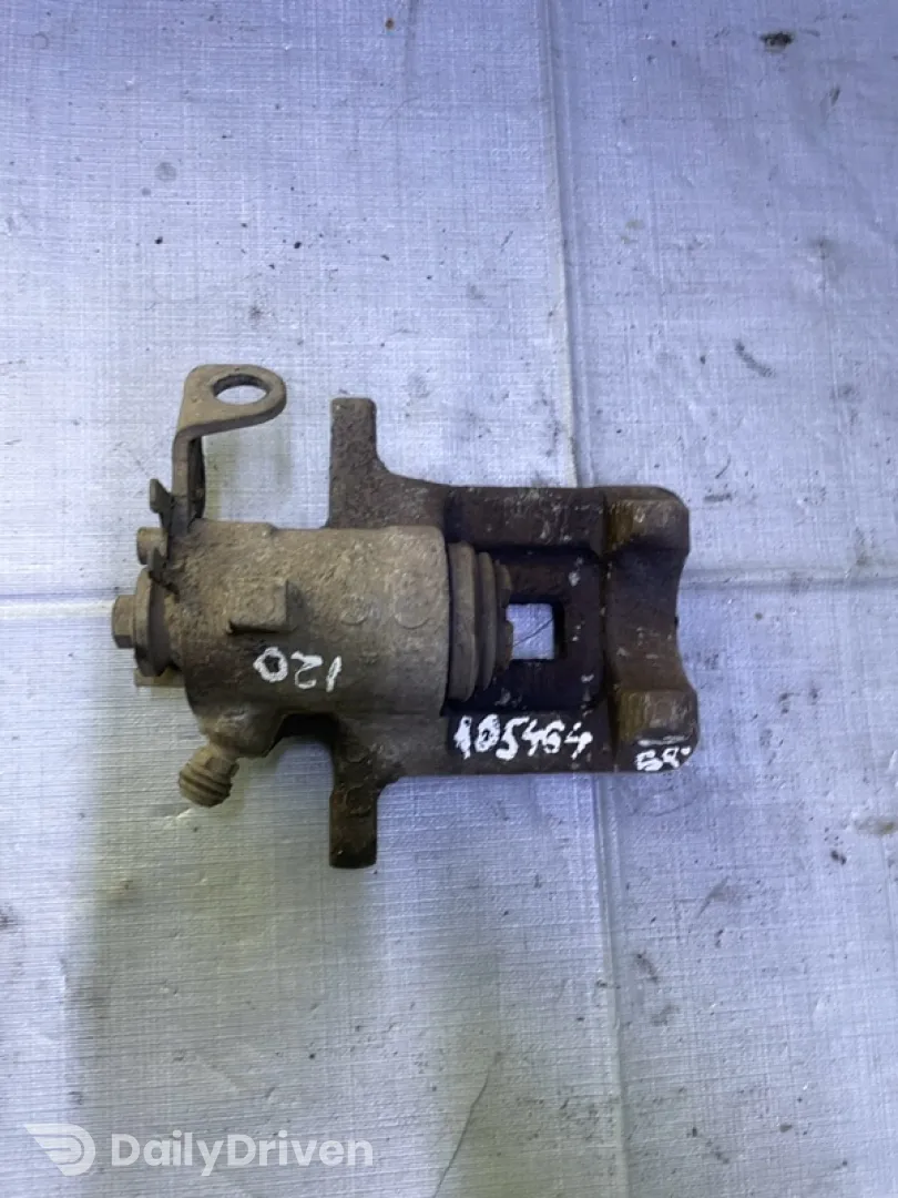 Etrier spate - Parte montare: Dreapta spate - Volkswagen Polo 4 generation [2001 - 2005] Hatchback 5-doors 1.4 16V MT (75 hp)
