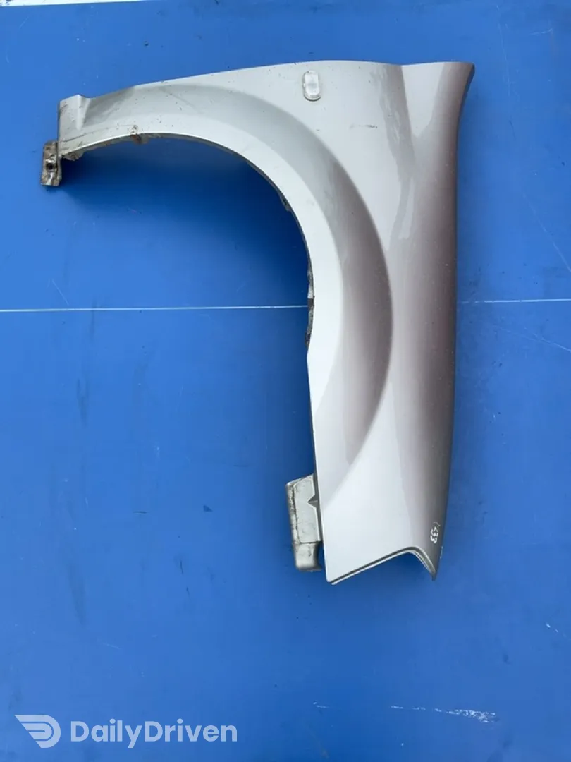 Aripă - Culoare: Gri, Parte montare: Dreapta față - Dacia Logan 1 generation [2004 - 2008] Sedan 1.4 MT (75 hp)