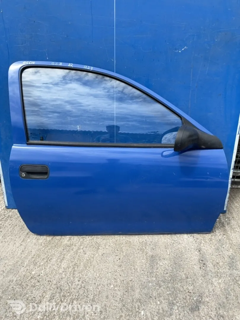 Ușă față - Culoare: Albastru, Parte montare: Dreapta față, Varianta: Hatchback 2 usi - Opel Corsa B [restyling] [1997 - 2000] Hatchback 3-doors 1.0 MT (54 hp)