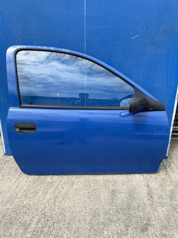 Ușă față - Culoare: Albastru, Parte montare: Dreapta față, Varianta: Hatchback 2 usi - Opel Corsa B [restyling] [1997 - 2000] Hatchback 3-doors 1.0 MT (54 hp)