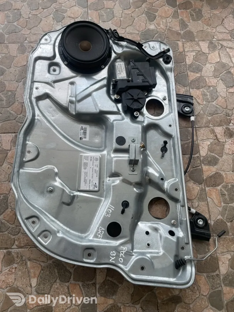 Macara geam  - Electric, Parte montare: Dreapta față - Volkswagen Polo 4 generation [2001 - 2005] Hatchback 5-doors 1.4 16V MT (75 hp)