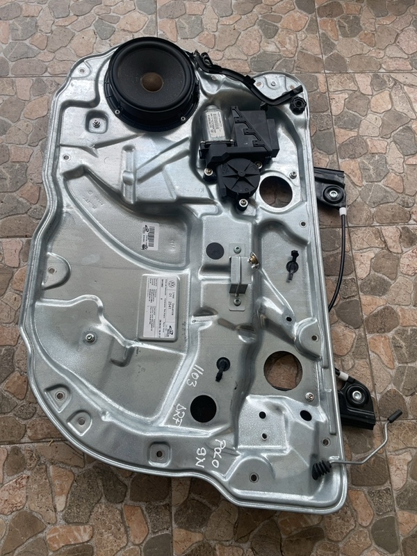 Macara geam  - Electric, Parte montare: Dreapta față - Volkswagen Polo 4 generation [2001 - 2005] Hatchback 5-doors 1.4 16V MT (75 hp)