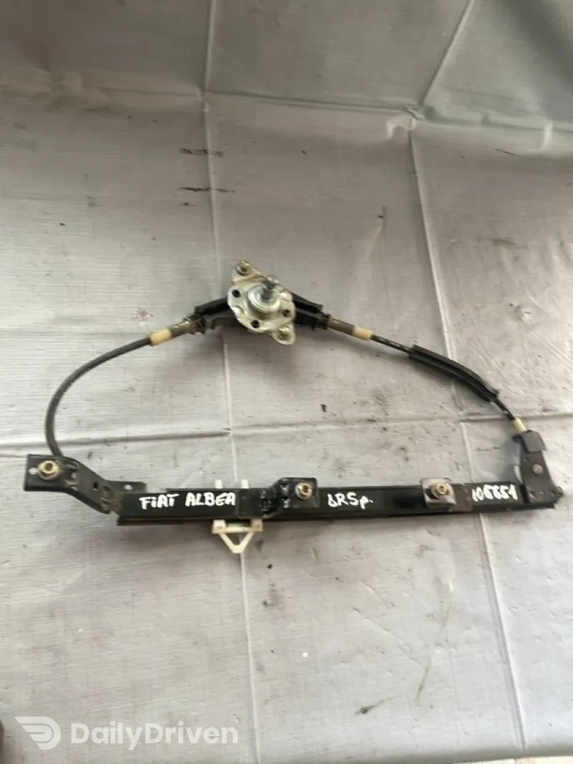 Macara geam  - Parte montare: Dreapta spate, Manuală - Fiat Albea 1 generation [2002 - 2012] Sedan