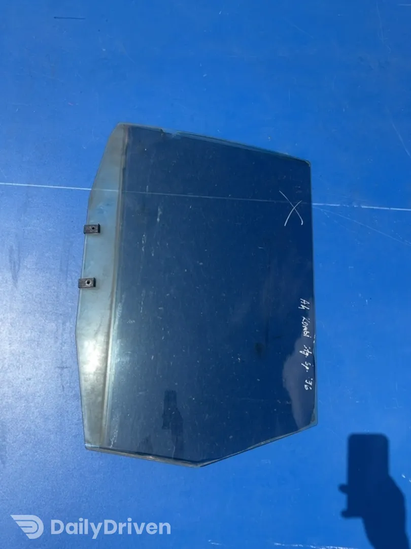 Geam lateral  - Parte montare: Stânga spate, Varianta: Wagon 5 uși - Audi A4 B5 [1994 - 1999] Avant wagon 5-doors
