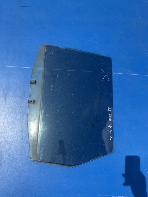 Geam lateral  - Parte montare: Stânga spate, Varianta: Wagon 5 uși - Audi A4 B5 [1994 - 1999] Avant wagon 5-doors