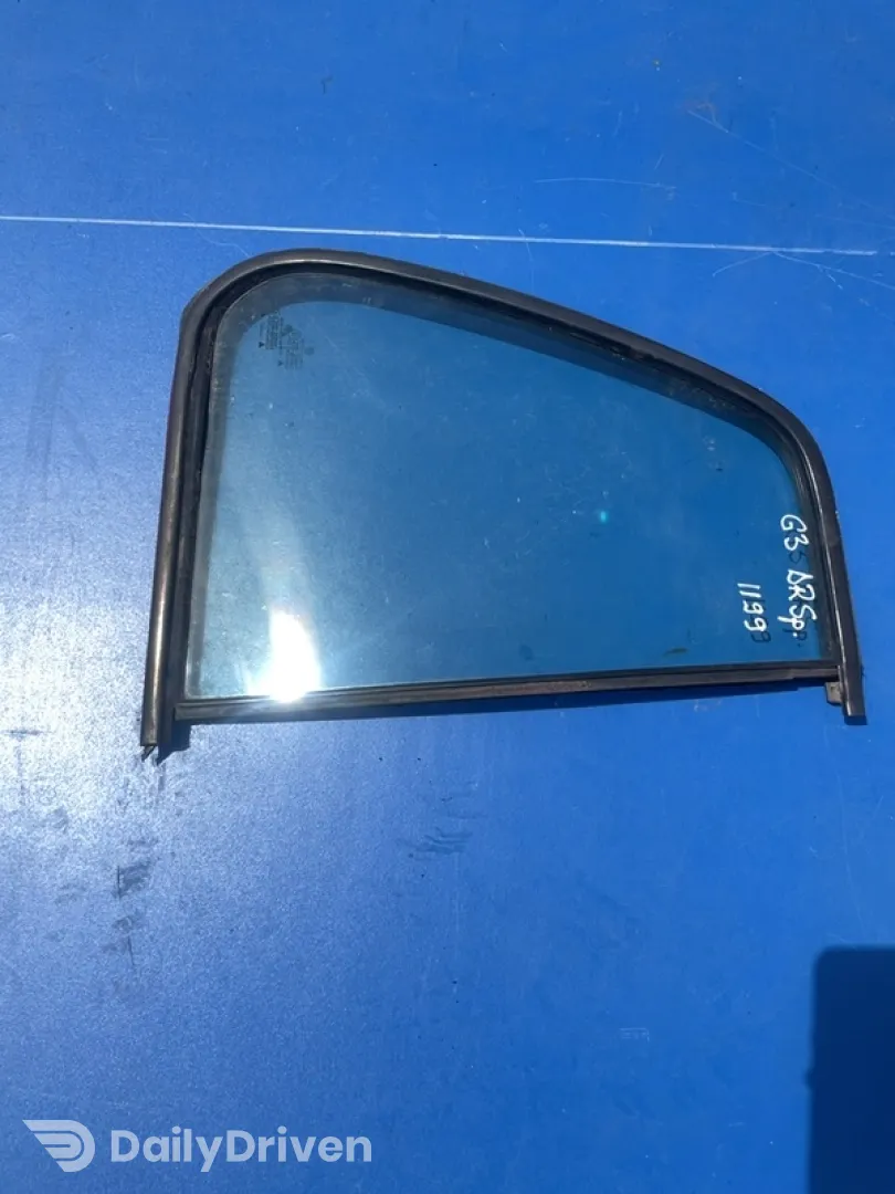 Geam lateral  - Parte montare: Dreapta spate, Varianta: Hatchback - Volkswagen Golf 3 generation [1991 - 1998] Hatchback 5-doors 1.6 MT (75 hp)