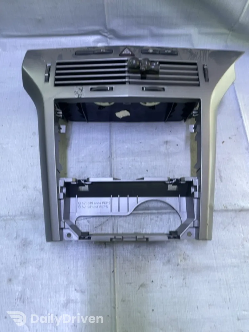 Consolă centrală - Opel Astra H [2004 - 2007] Hatchback 1.8 AT (125 hp)
