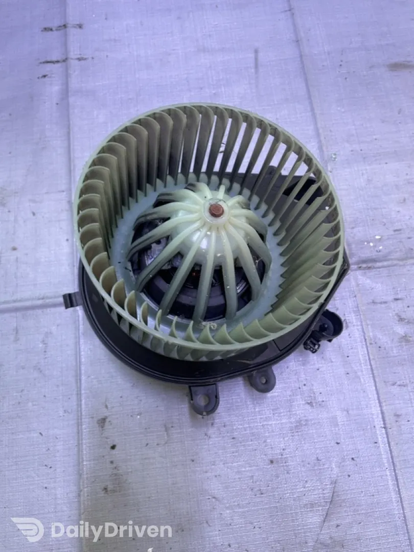 Ventilator habitaclu - Volkswagen Passat B5+ [restyling] [2000 - 2005] wagon 1.6 MT (102 hp)