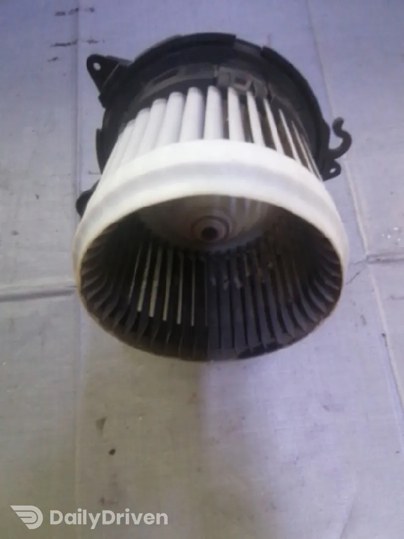Ventilator habitaclu - Dacia Sandero 2 generation [2013 - 2016] Hatchback 5-doors 1.2 16V MT (75 hp)