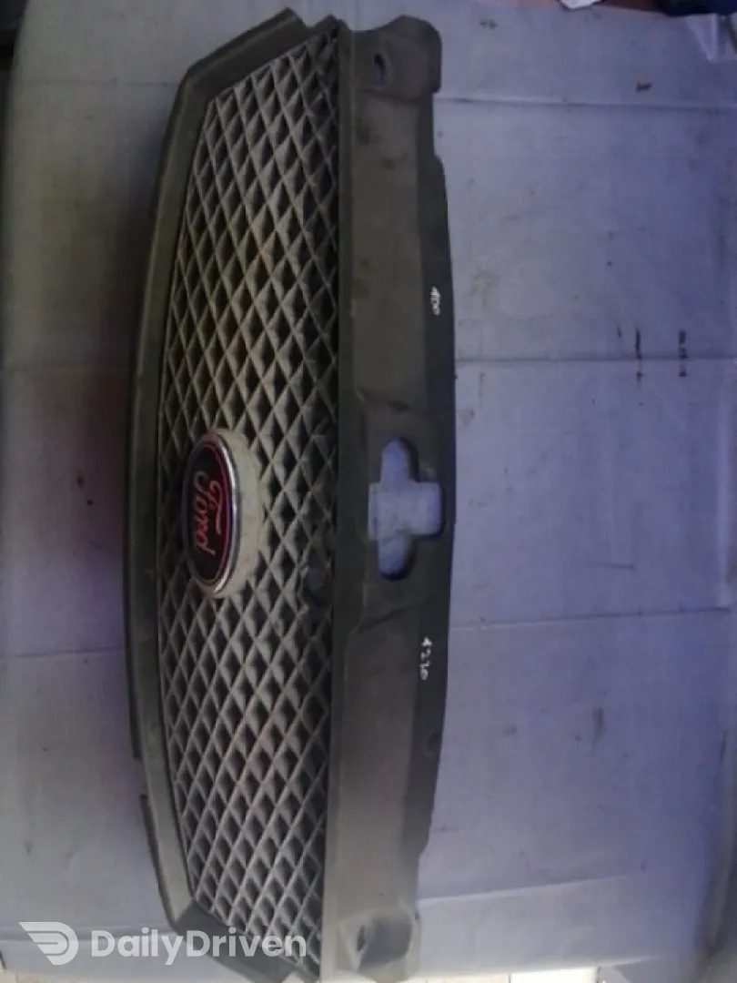 Grilă radiator - Culoare: Gri - Ford Mondeo 3 generation [2000 - 2003] Sedan 2.0 TDCi 5MT (130 hp)