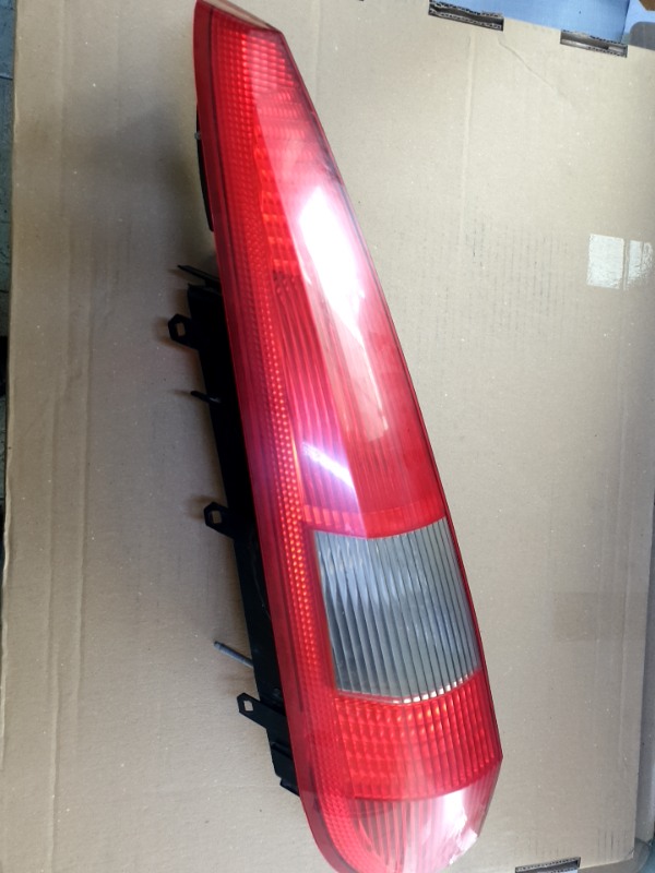 Lampă spate - Parte montare: Stânga, Varianta: Hatchback - Ford Fiesta 5 generation [2001 - 2007] Hatchback 5-doors 1.3 MT (60 hp)