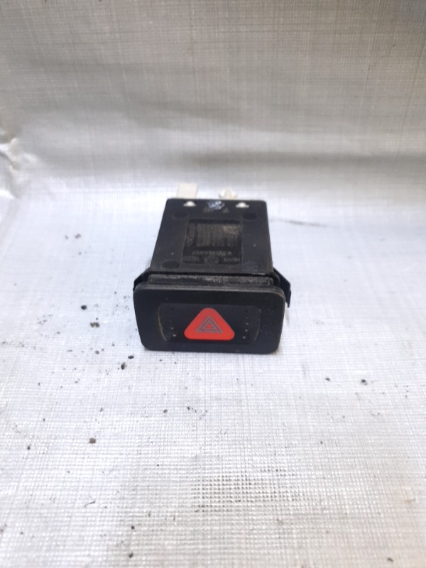 Buton avarie - Volkswagen Golf 4 generation [1997 - 2006] wagon 1.9 TDI MT (90 hp)