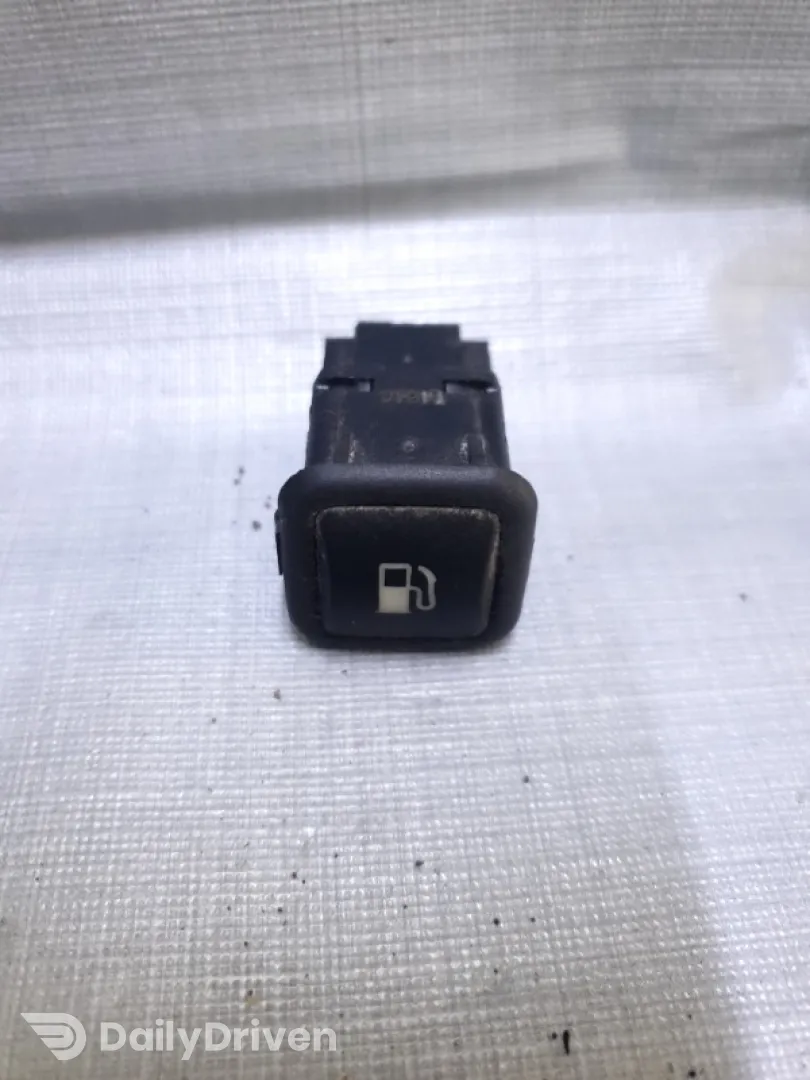 Buton deschidere capac rezervor - Volkswagen Golf 4 generation [1997 - 2006] wagon 1.9 TDI MT (100 hp)