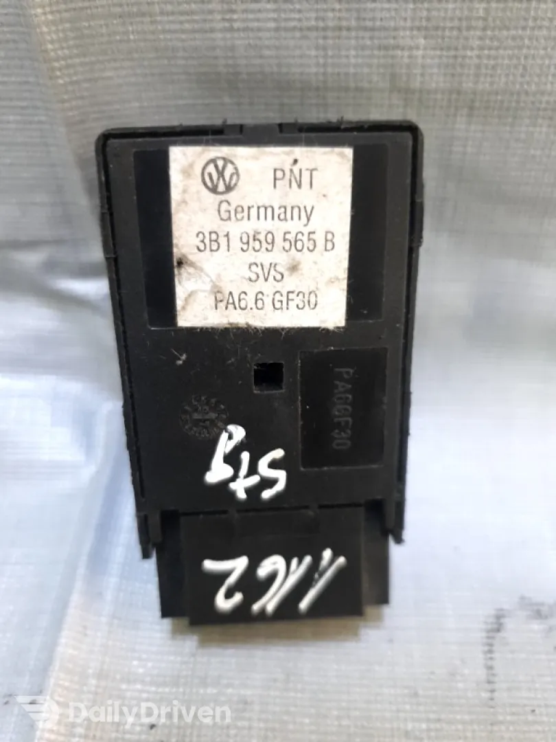 Buton reglaj oglinzi - Volkswagen Passat B5 [1996 - 2000] Sedan 4-doors 1.9 TDI AT (90 hp)