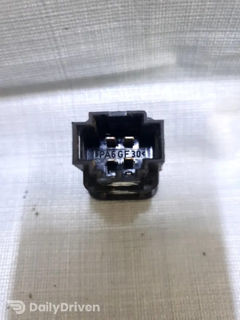 Buton deschidere capac rezervor - Volkswagen Golf 4 generation [1997 - 2006] wagon 1.9 TDI MT (100 hp)