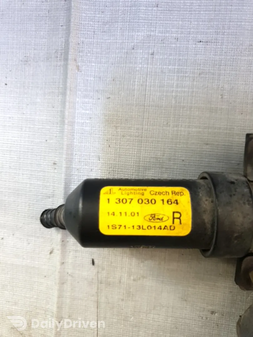 Spălător far - Parte montare: Dreapta - Ford Mondeo 3 generation [2000 - 2003] Sedan 2.0 TDCi 5MT (130 hp)