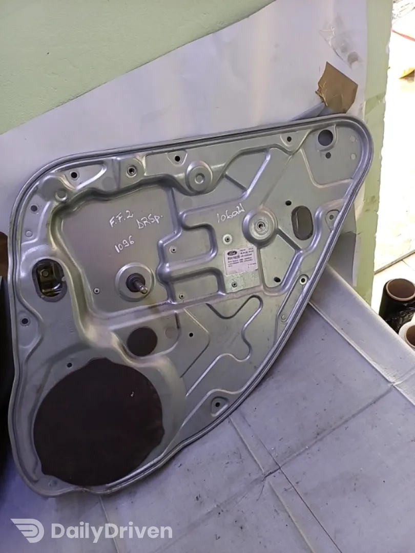 Macara geam  - Parte montare: Dreapta spate, Manuală - Ford Focus 2 generation [2004 - 2008] wagon 5-doors 1.6 TDCi MT (90 hp)