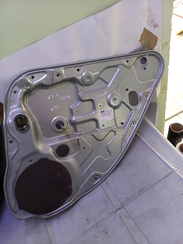 Macara geam  - Parte montare: Dreapta spate, Manuală - Ford Focus 2 generation [2004 - 2008] wagon 5-doors 1.6 TDCi MT (90 hp)