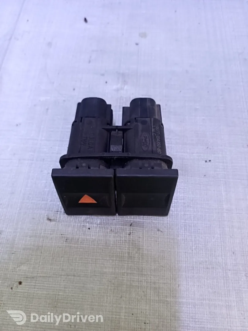 Buton avarie - Ford Mondeo 3 generation [2000 - 2003] Sedan 2.0 TDCi 5MT (130 hp)