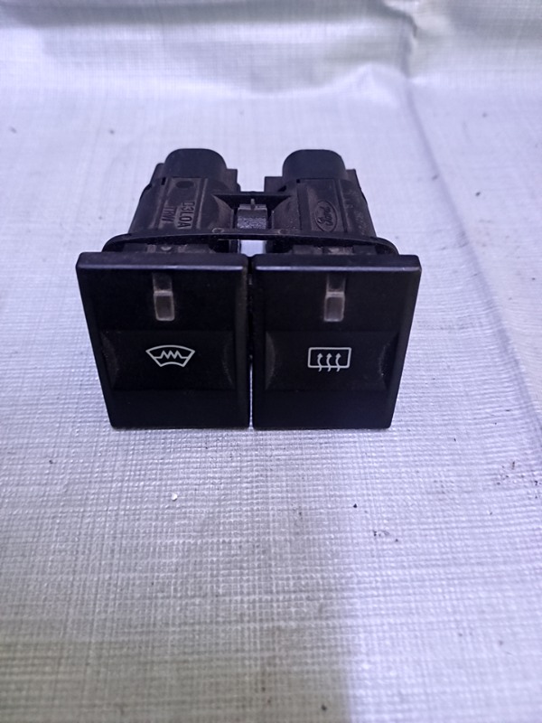 Buton dezaburire - Ford Mondeo 3 generation [2000 - 2003] Sedan 2.0 TDCi 5MT (130 hp)