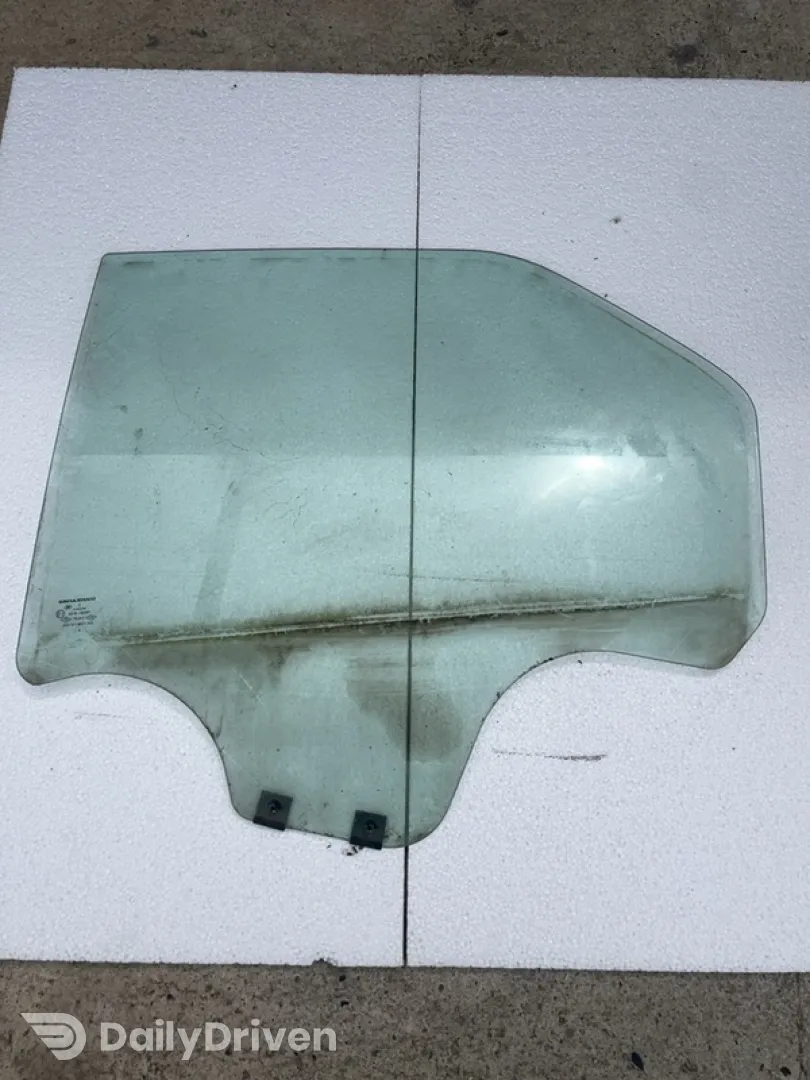 Geam lateral  - Parte montare: Stânga spate, Varianta: Sedan - Dacia Logan 1 generation [2004 - 2008] Sedan