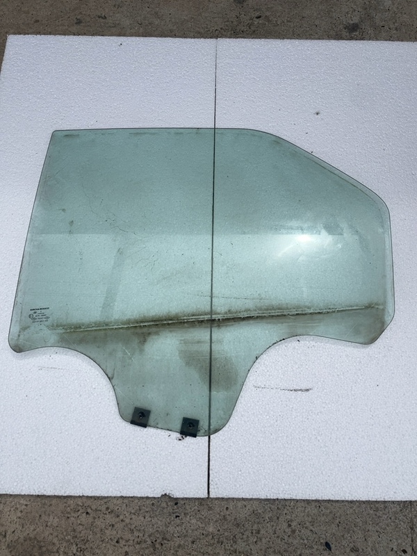 Geam lateral  - Parte montare: Stânga spate, Varianta: Sedan - Dacia Logan 1 generation [2004 - 2008] Sedan