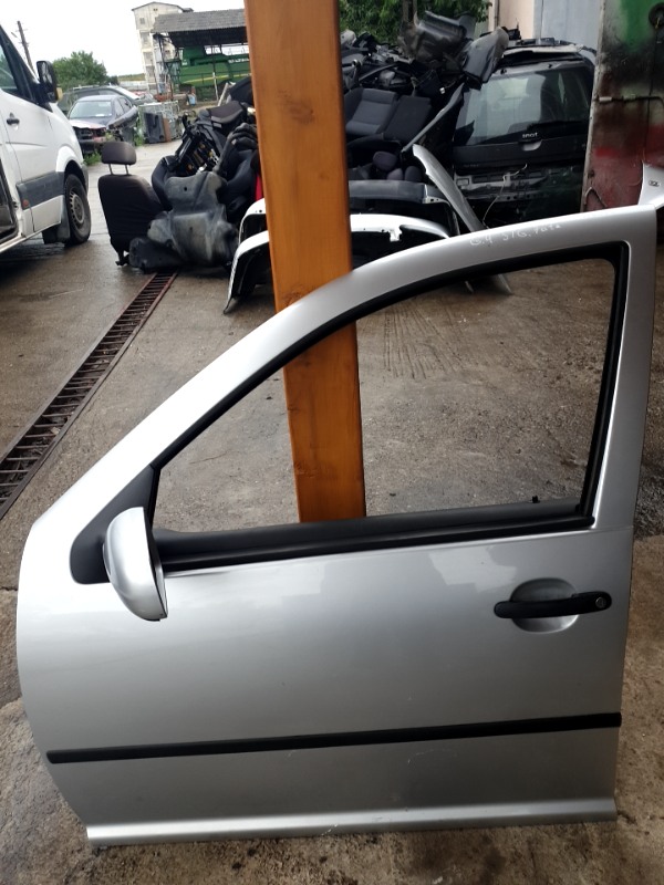 Ușă față